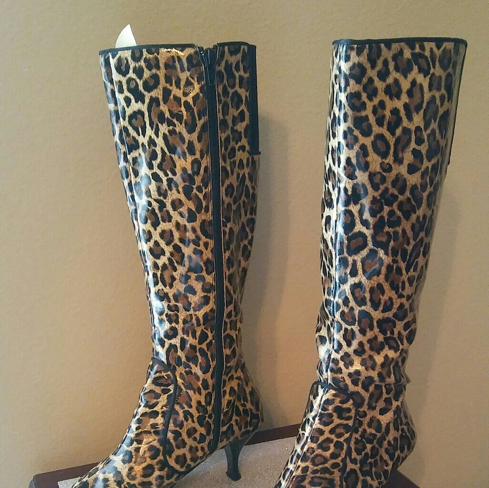 Boots - Picture 4 of 4